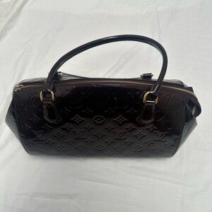 Louis Vuitton Sherwood Handbag Monogram Vernis in burgundy